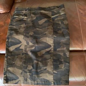 Camouflage skirt dark green/black with peplum top